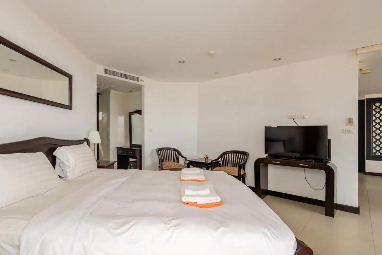 Andaman Beach Suites by Alexanders Patong Exterior foto