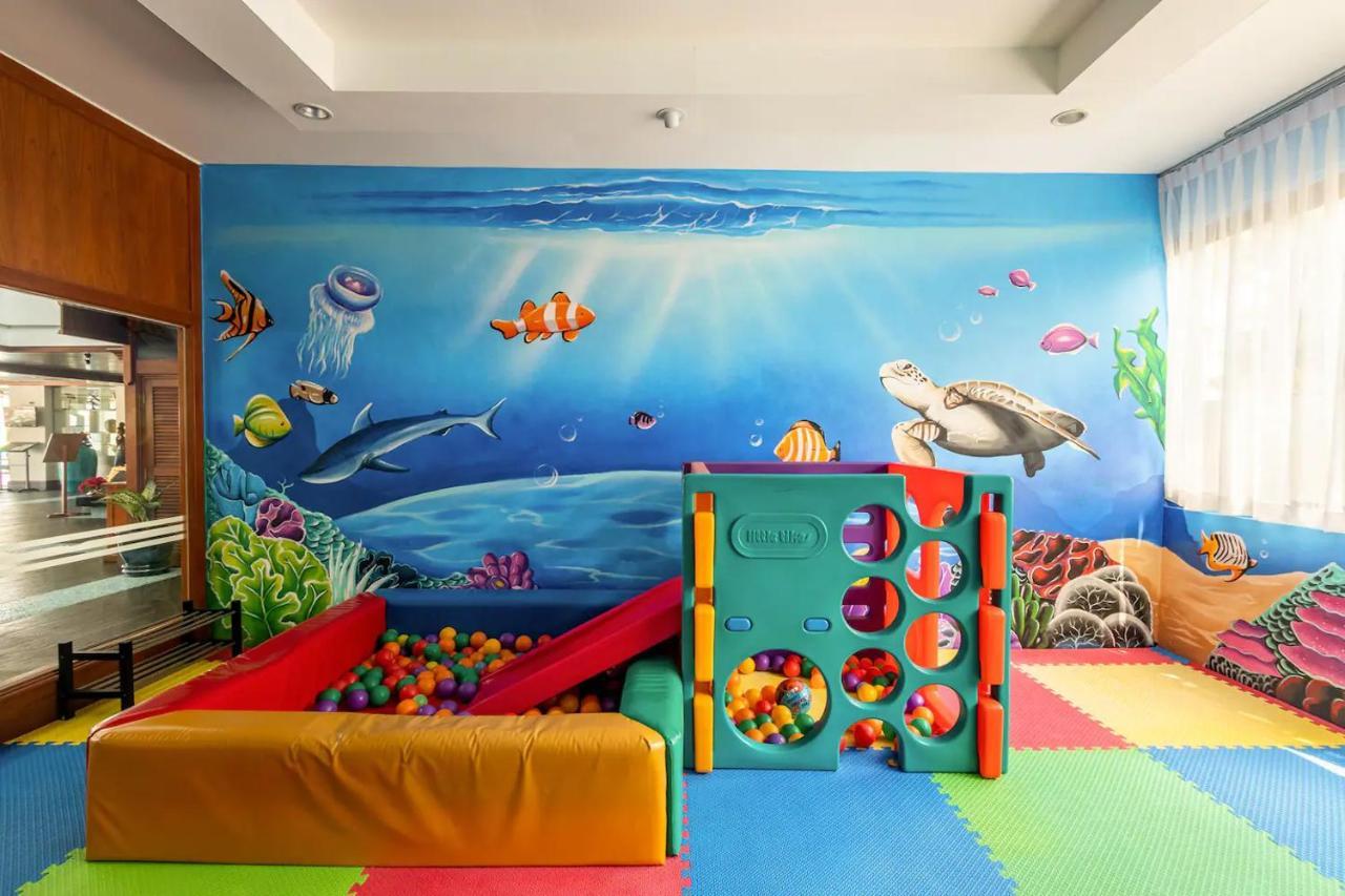 Andaman Beach Suites by Alexanders Patong Exterior foto